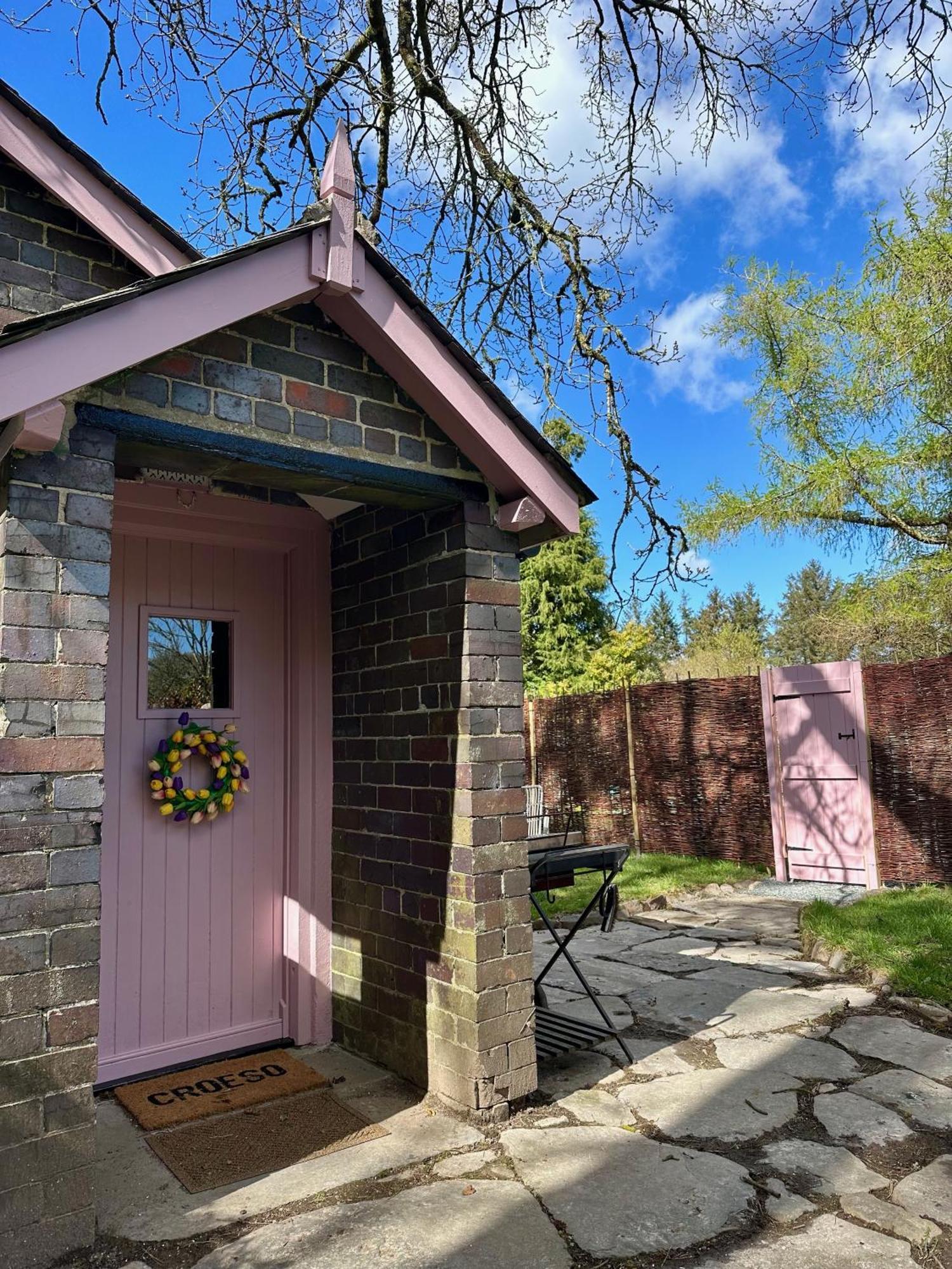 Tiny Romantic Retreat With Hot Tub On A Country Estate Near Cardigan Bay In Eryri Snowdonia Llanbedr  Buitenkant foto